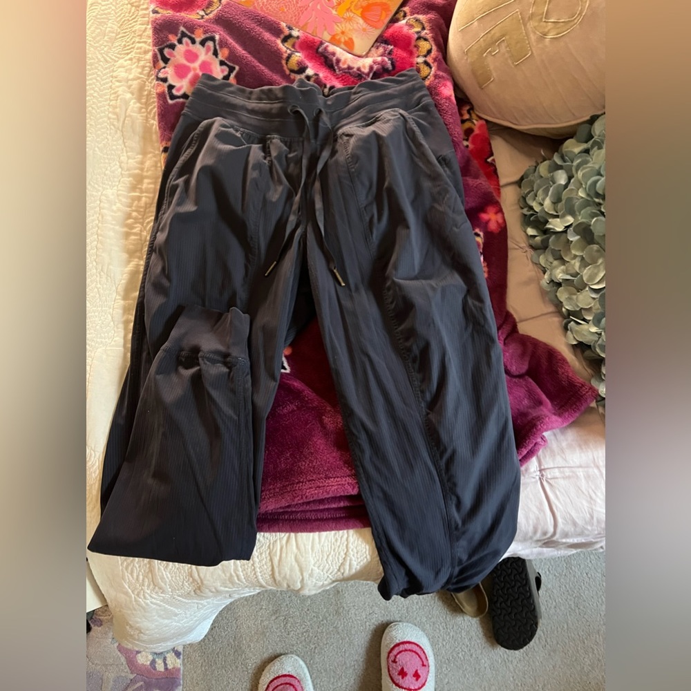 lululemon dancewear joggers (size 6) (blue)